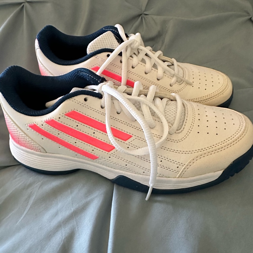 🩵SOLD🩵 Women’s/Youth Girls Adidas Shoes